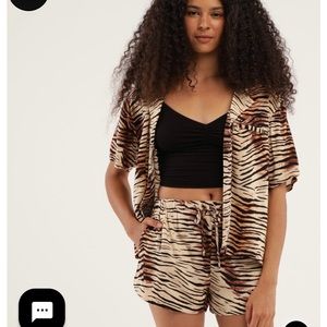 NWOT RVCA New Yume Womens Shorts